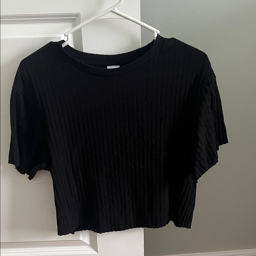 Black Ribbed Short-Sleeve Crop Top - Women